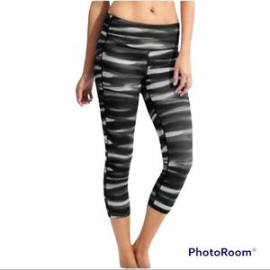 Athleta High Rise Chaturanga Capri Legging Size M